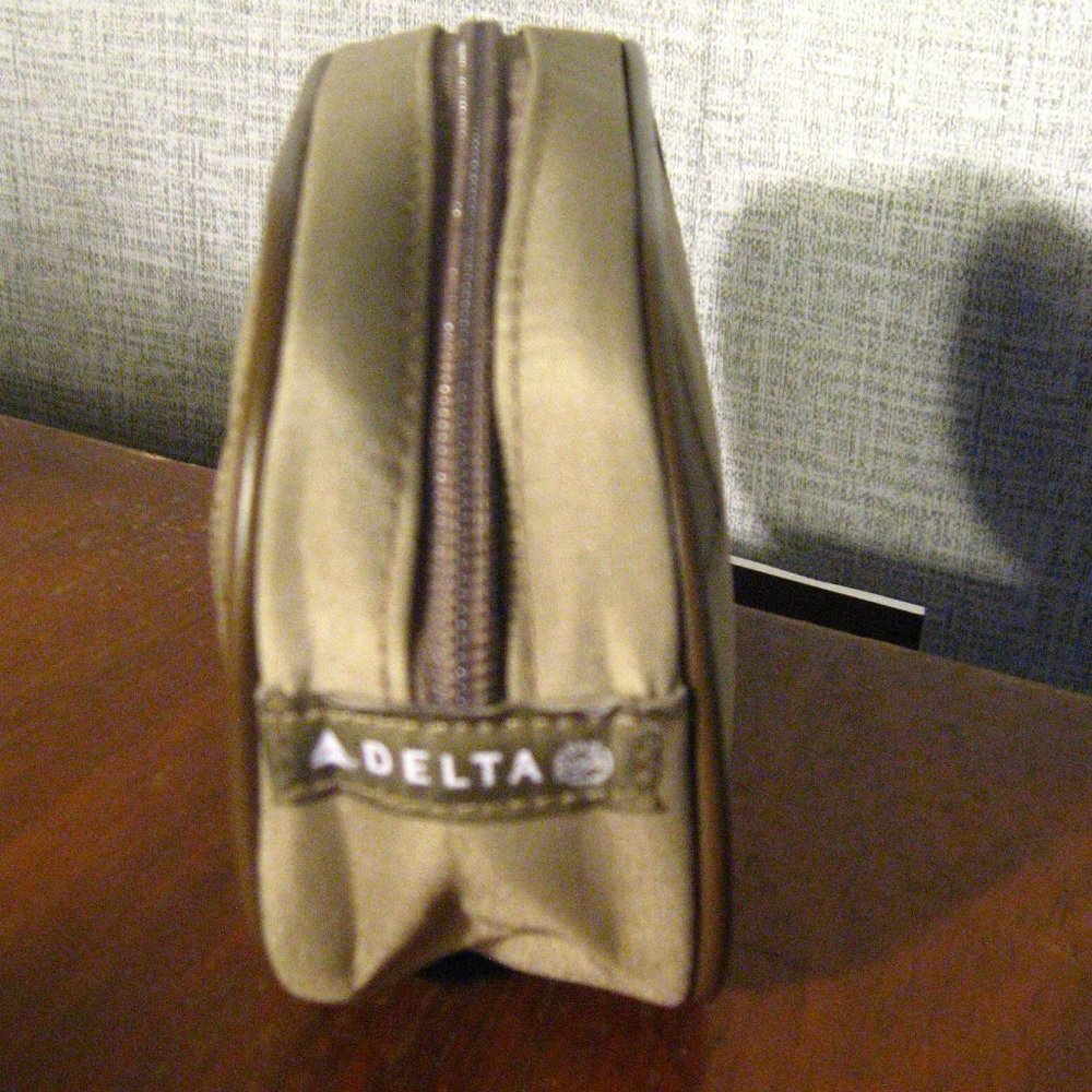 ✈️ Delta Airlines SkyTeam Vintage Amenity Bag